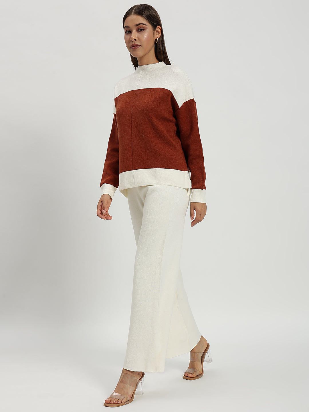 WOOLEN COORD WHITE AND BROWN